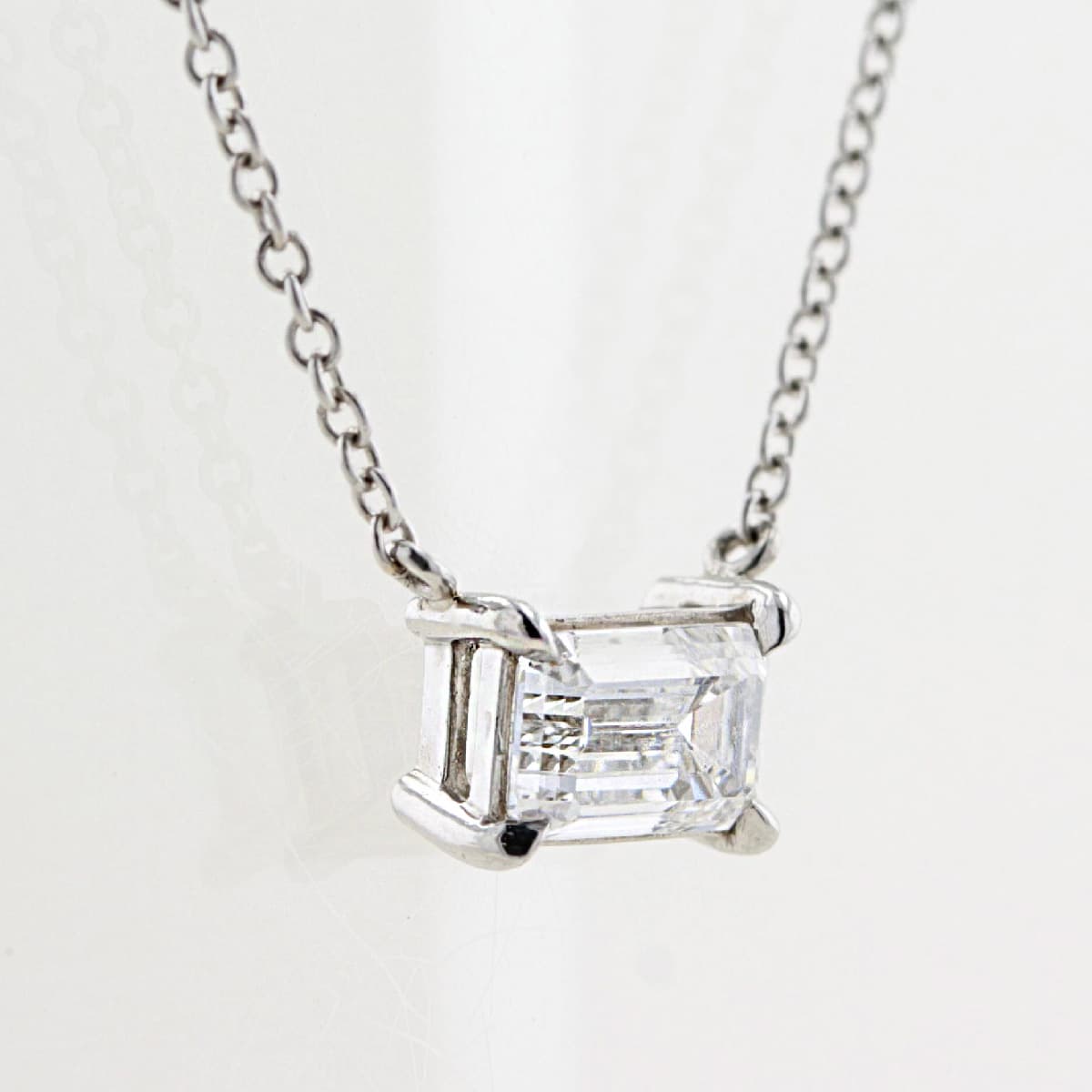 18ct White Gold Emerald Cut Diamond Necklace