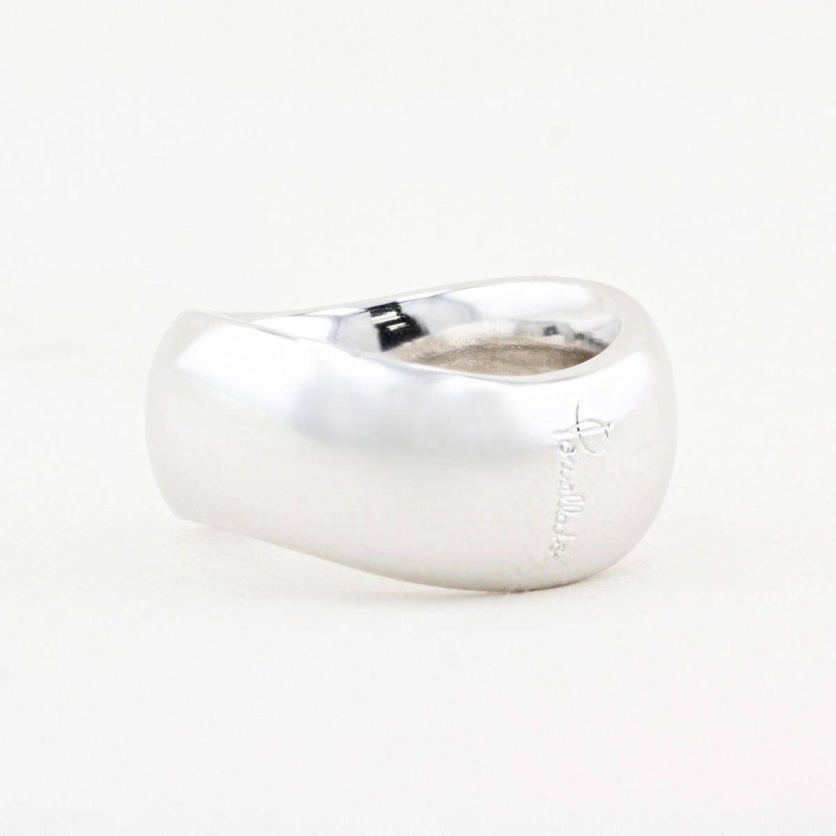 Pomellato Chunky White Gold Wave Band Ring