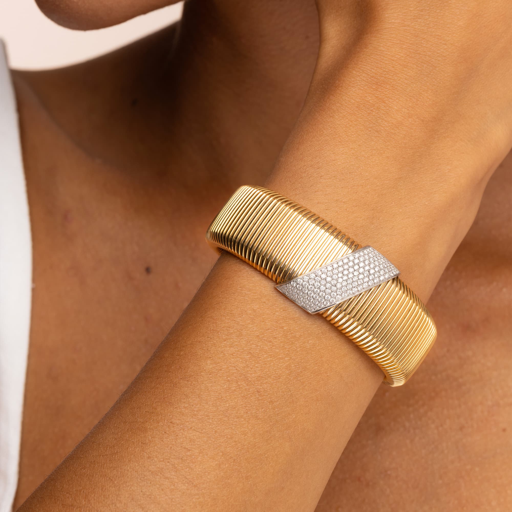 Vintage 18ct Yellow Gold & Diamond Bangle