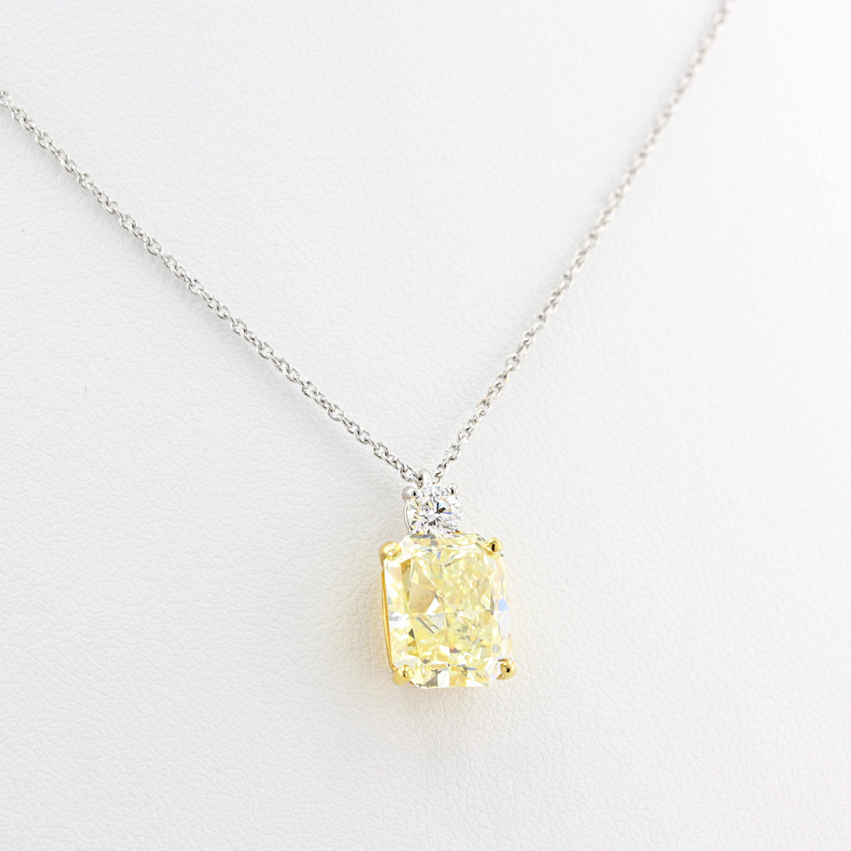 Butter Yellow: The Colour of Summer Meets the Radiance of Yellow Diamonds