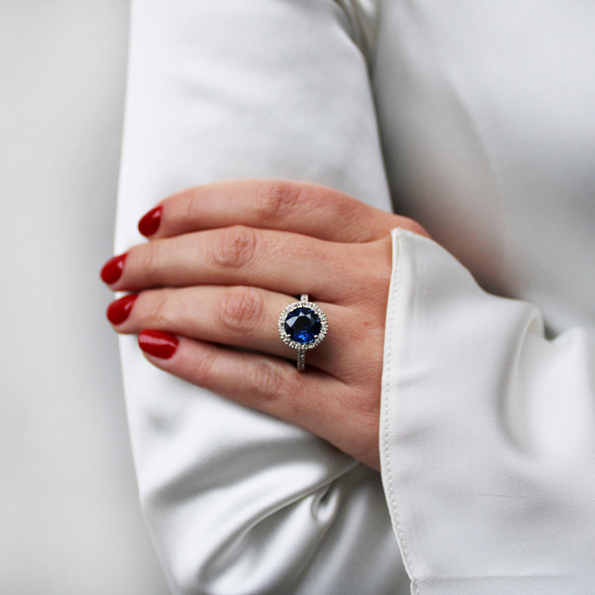4.08ct Sapphire &amp; Diamond Cluster Ring
