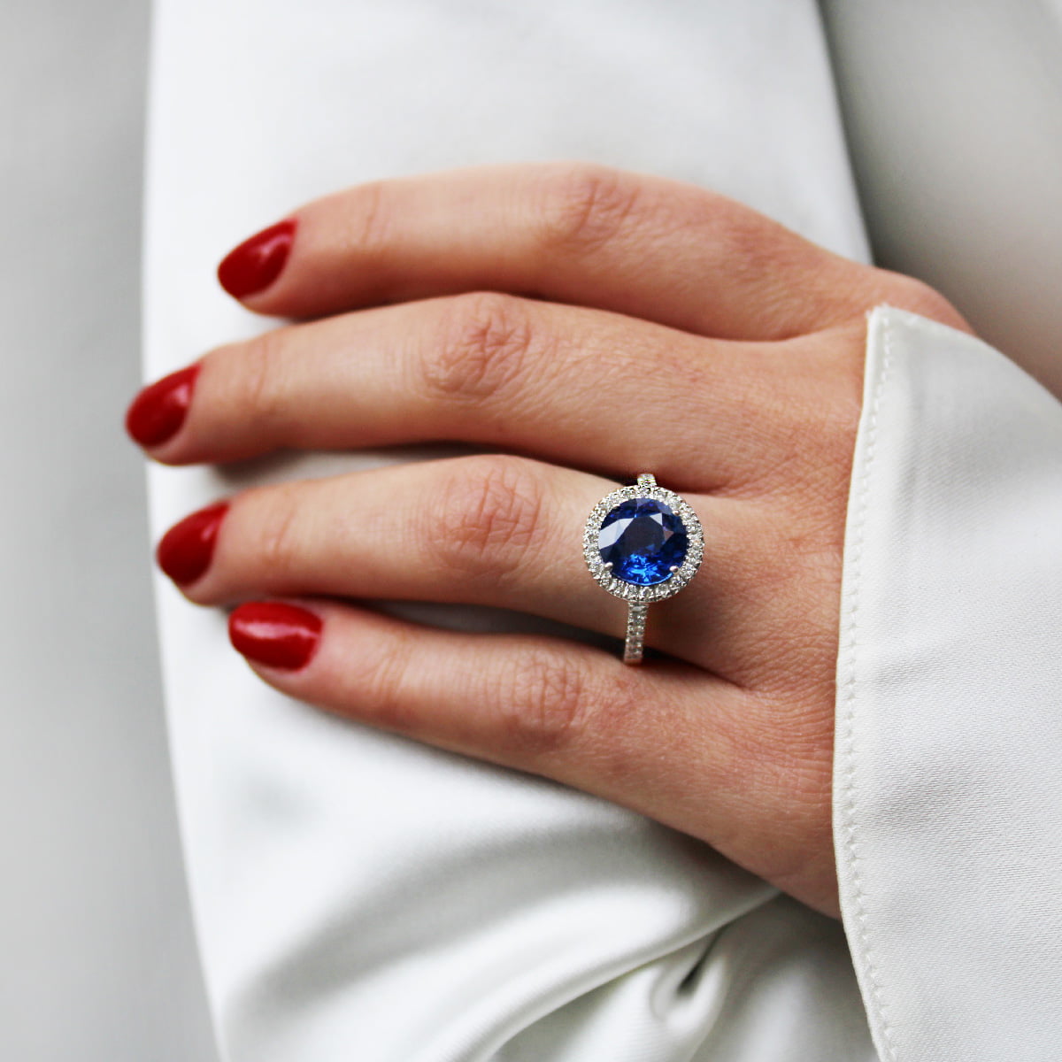 4.08ct Sapphire &amp; Diamond Cluster Ring