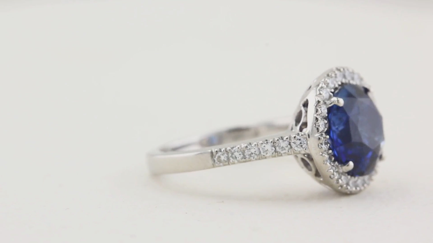 4.08ct Sapphire &amp; Diamond Cluster Ring